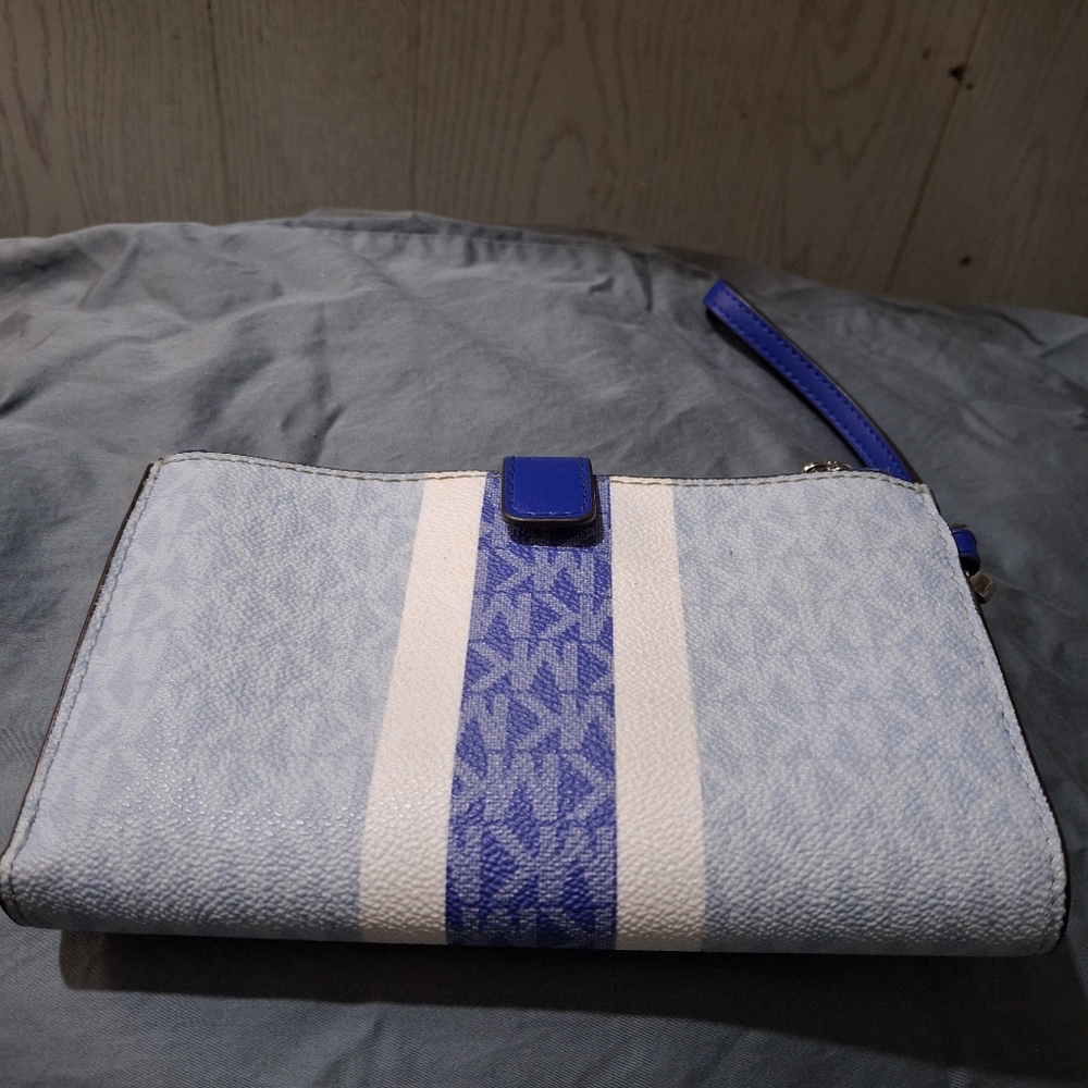 Michael Kors Pale Blue Wristlet with Royal Blue Stripes NWOT!!! - Picture 2 of 4